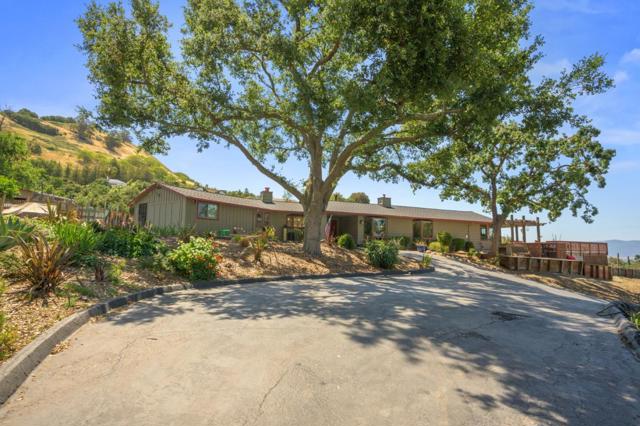 15946 Camino Vista Way, San Jose CA: https://media.crmls.org/mediaz/763cadbe-bb88-4837-b9b5-31550acf93b9.jpg