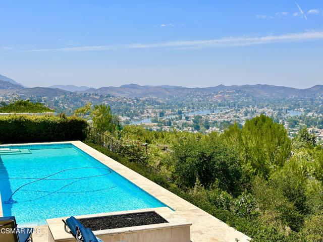 31445 Glenbridge Road, Westlake Village CA: https://media.crmls.org/mediaz/763d0fed-9763-4edc-9a72-bace0999e7af.jpg