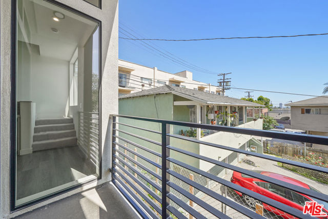 1204 N Orange, West Hollywood CA: https://media.crmls.org/mediaz/763d12fd-3edc-4a01-9671-6e6088ae1647.jpg