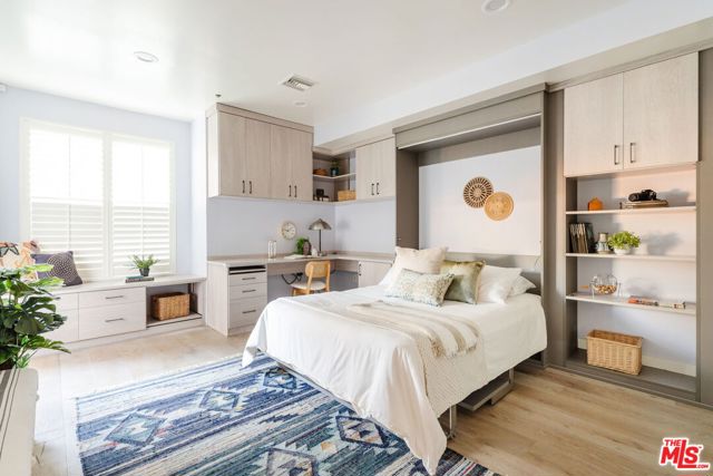 4925 Wilshire Boulevard, Los Angeles CA: https://media.crmls.org/mediaz/763d55db-239d-4896-a30d-67f9d5b69b80.jpg