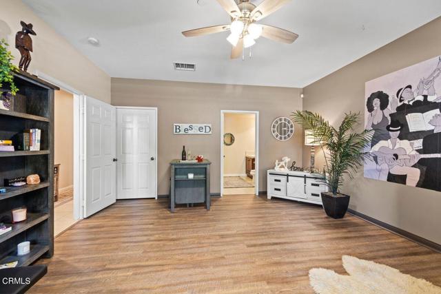 3004 Moonlight Park Avenue, Oxnard CA: https://media.crmls.org/mediaz/763da749-9e9c-40df-926c-b681aef2fdf5.jpg