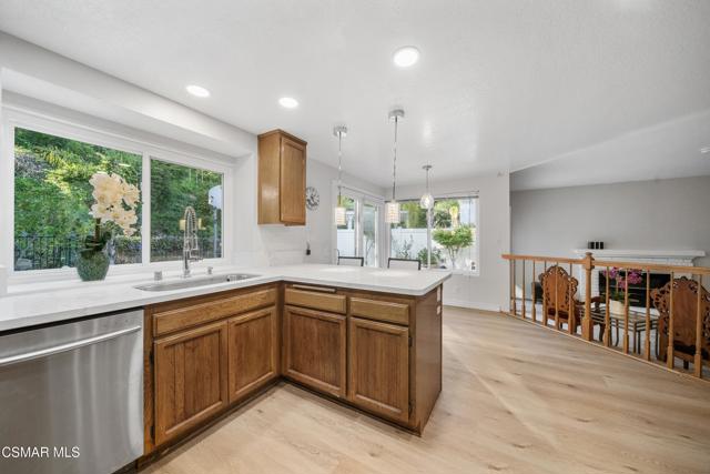 6755 Oak Springs Drive, Oak Park CA: https://media.crmls.org/mediaz/763e3f9e-5240-4a47-b6be-27760e8f18f5.jpg