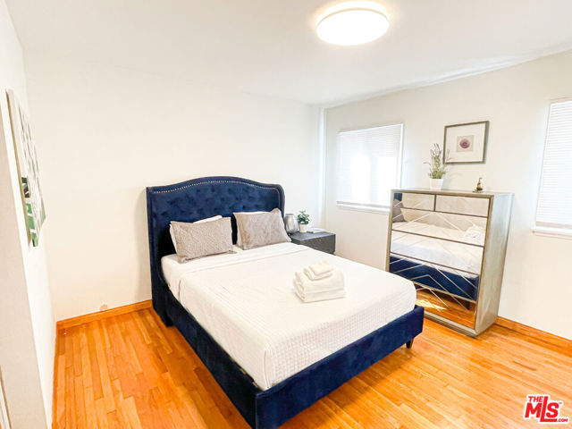 1169 Amherst Avenue, Los Angeles CA: https://media.crmls.org/mediaz/763e7d34-9972-45dc-a121-18eed856a185.jpg