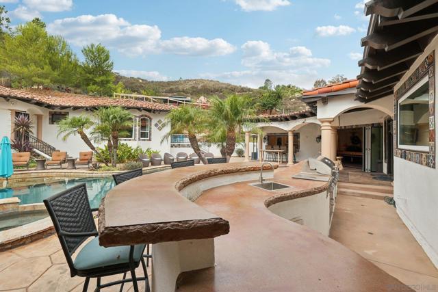 13371 Summit Cir, Poway CA: https://media.crmls.org/mediaz/763f1ff6-a620-42ca-9c19-564495f72c7d.jpg