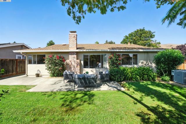 38645 Spetti Ct, Fremont CA: https://media.crmls.org/mediaz/764093ce-40ea-411e-9d9f-288abb364bd3.jpg