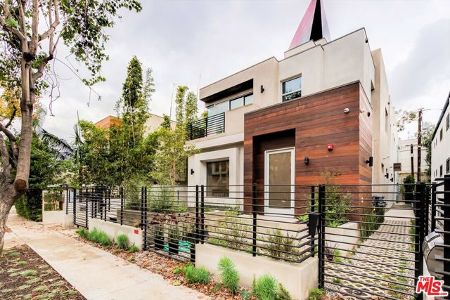 723 HUNTLEY Drive, West Hollywood CA: https://media.crmls.org/mediaz/76409cf2-e4a7-40bf-8928-7edbb5c38299.jpg
