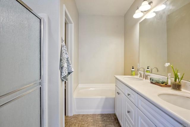 4049 Peninsula Drive, Carlsbad CA: https://media.crmls.org/mediaz/7640b9ad-812d-442f-86f2-b1b2fa533543.jpg