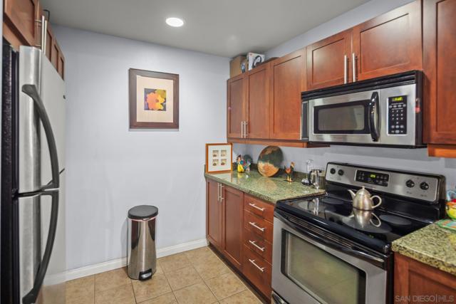 206 Park Blvd, San Diego CA: https://media.crmls.org/mediaz/7640e798-532f-4a0b-b7c1-c02022e9cca0.jpg