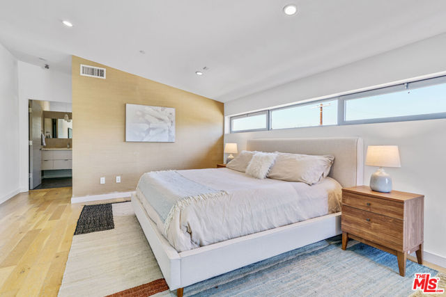 809 Brooks Avenue, Venice CA: https://media.crmls.org/mediaz/7640f279-158d-47c7-aa1b-10b392aacdd4.jpg