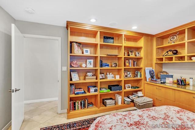 36 Admiralty Cross, Coronado CA: https://media.crmls.org/mediaz/76412749-4c76-4a4e-b2d9-704fa8690924.jpg