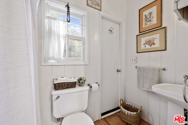 5132 Quakertown Avenue, Woodland Hills CA: https://media.crmls.org/mediaz/76427800-ffce-4efc-868b-470db23b6362.jpg