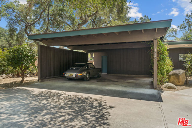 1234 Woodland Drive, Santa Paula CA: https://media.crmls.org/mediaz/76427de5-cd4c-461c-8d9f-6f66dfee042f.jpg