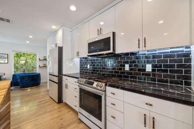 68716 Avenida Diosa, Cathedral City CA: https://media.crmls.org/mediaz/7643235e-e0e6-461f-9b69-d7818294488a.jpg