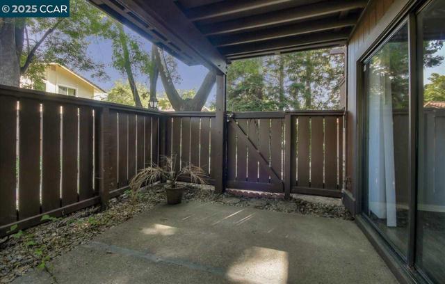 824 Camelback Pl, Pleasant Hill CA: https://media.crmls.org/mediaz/76432cc3-50ca-4b57-9116-49fa210a3c66.jpg