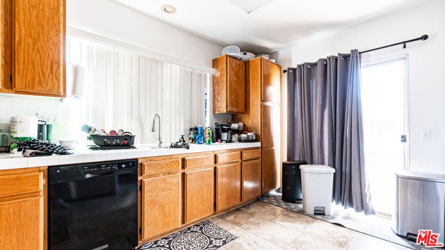 16850 Via Lunado, Moreno Valley CA: https://media.crmls.org/mediaz/7643359e-821b-4aef-88e5-7932017c1ea5.jpg