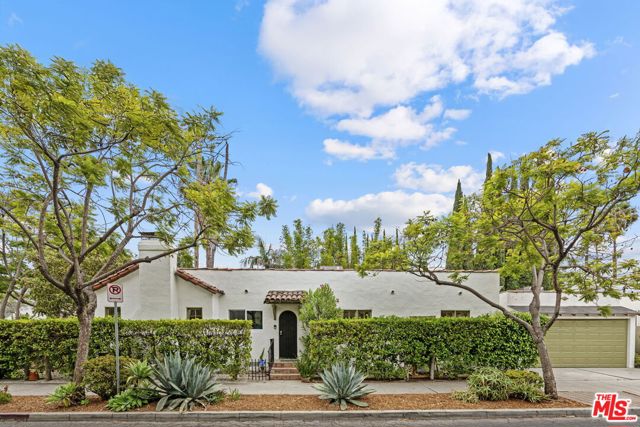 951 N Martel Avenue, Los Angeles CA: https://media.crmls.org/mediaz/7643d483-694b-44fb-b603-2f76dbd64ce0.jpg