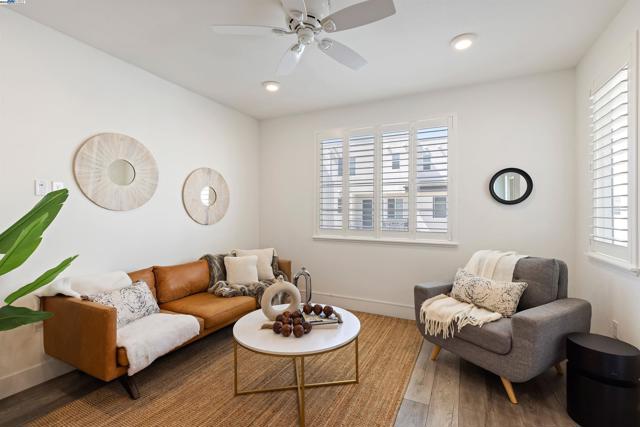 29231 Hub Ct, Hayward CA: https://media.crmls.org/mediaz/764463e6-ce45-4734-be28-76be25be147a.jpg