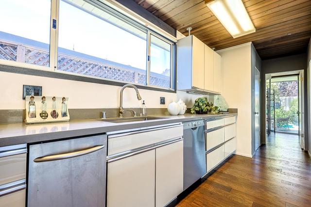 275 Puffin Court, Foster City CA: https://media.crmls.org/mediaz/76448334-1a4e-423a-9e0c-108081238c33.jpg