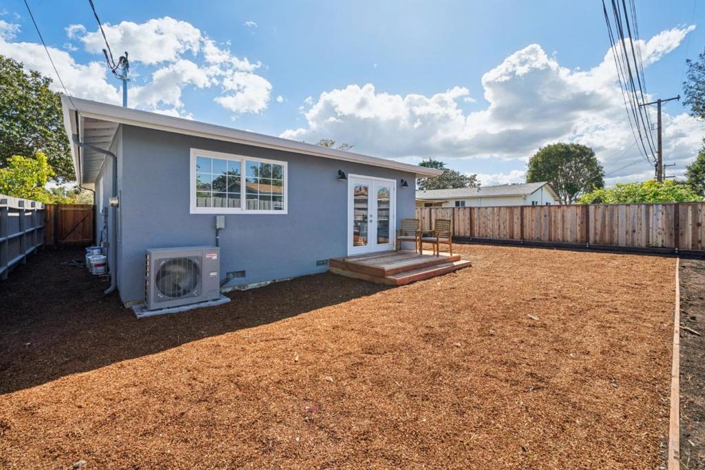 https://media.crmls.org/mediaz/76448799-214c-480a-ba19-a62cedf4306b.jpg?preset=X-Large