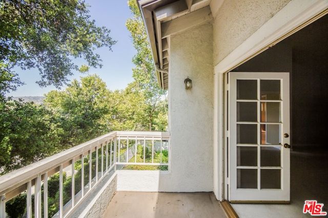 3131 E Hillcrest Drive, Westlake Village CA: https://media.crmls.org/mediaz/7644e011-017f-4a15-9bb4-3dfd1262e37d.jpg