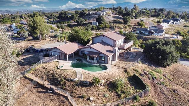 27332 Cool Water Ranch RD, Valley Center CA: https://media.crmls.org/mediaz/76450205-afb5-4a83-a62d-0487de7bf43a.jpg