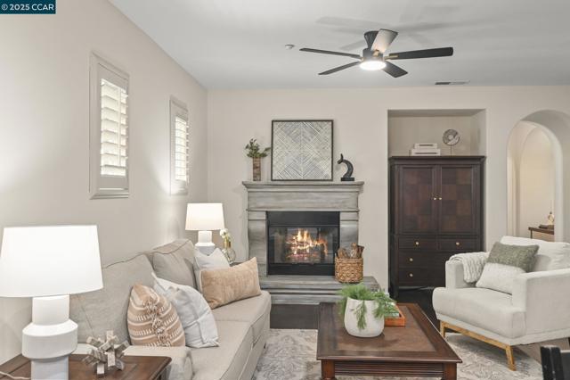 7774 Stoneleaf Rd, San Ramon CA: https://media.crmls.org/mediaz/764537d7-3fc3-40b4-89ca-4da5a5b76fe3.jpg