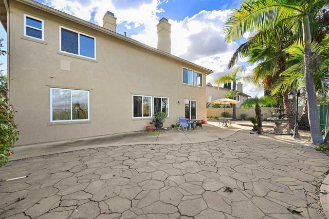 10562 Aspen Gln, Escondido CA: https://media.crmls.org/mediaz/76454251-428a-46aa-9da0-21e920a0721f.jpg