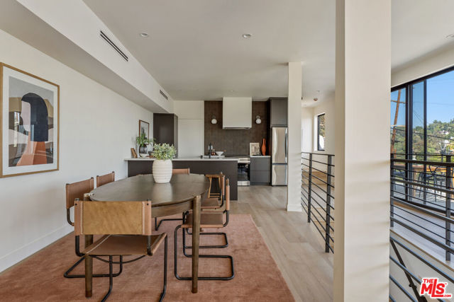 4691 Glenalbyn Drive, Los Angeles CA: https://media.crmls.org/mediaz/76463ba0-b8af-4b6f-8862-56ff5c7cb279.jpg