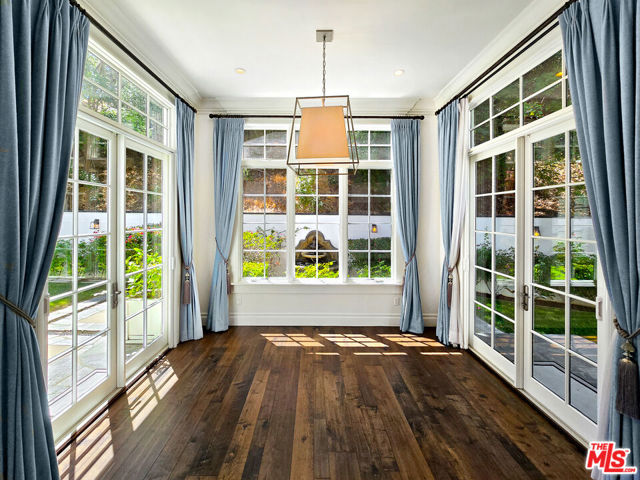 3815 Valley Meadow Road, Encino CA: https://media.crmls.org/mediaz/7647c6bc-72b5-4af8-a95e-5c642953d6df.jpg