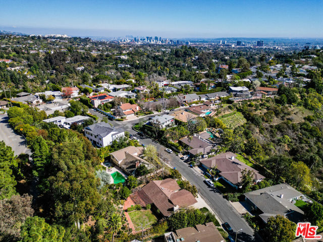 13443 Bayliss Road, Los Angeles CA: https://media.crmls.org/mediaz/7647e0ab-75a4-4f5d-b655-365b5c0321d0.jpg