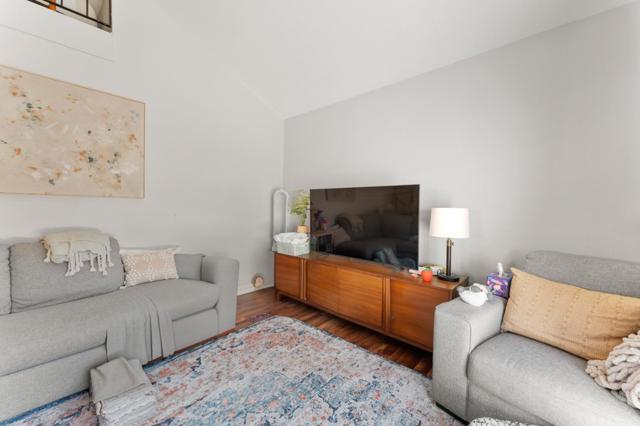 4 Athlone Way, Menlo Park CA: https://media.crmls.org/mediaz/7648322e-87a2-4082-adab-d1e625d0b87d.jpg