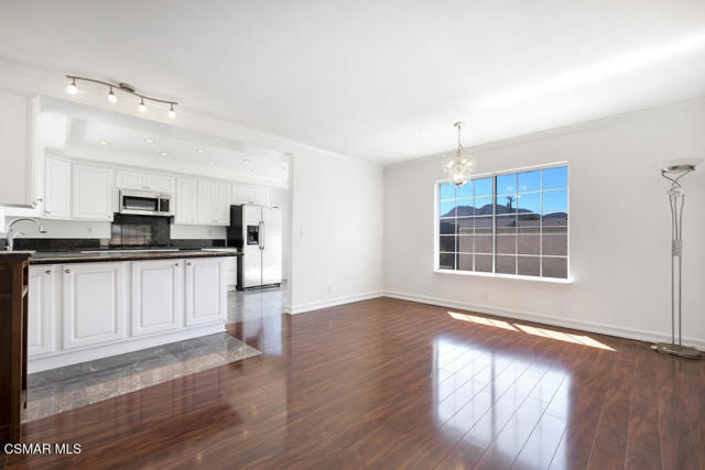 818 N Lois Avenue, Newbury Park CA: https://media.crmls.org/mediaz/7648385d-a603-465f-add7-edfb84a0fd21.jpg