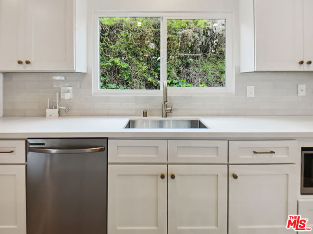 6820 Abbottswood Drive, Rancho Palos Verdes CA: https://media.crmls.org/mediaz/764842ff-0cf1-46ed-ab16-d6d2ee5b2a1f.jpg