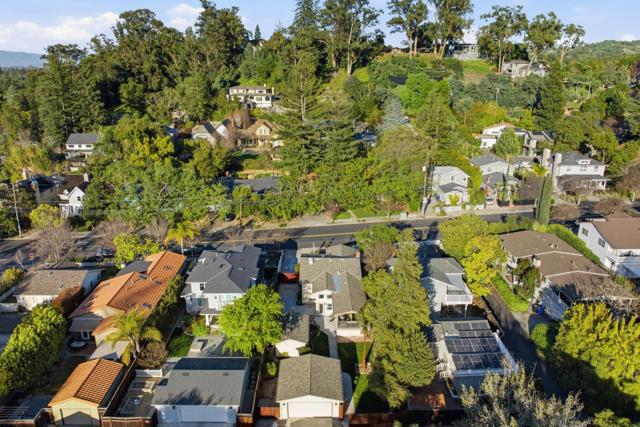 136 Loma Alta Avenue, Los Gatos CA: https://media.crmls.org/mediaz/76485d35-18af-49c5-9b90-5e5a975d20e3.jpg