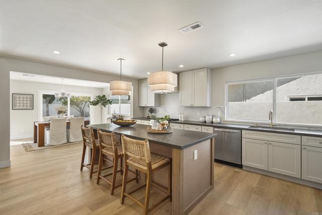 Detail Gallery Image 4 of 27 For 23152 La Vaca St, Lake Forest,  CA 92630 - 4 Beds | 2 Baths