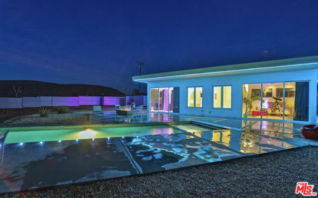 5215 Pioneertown Road, Pioneertown CA: https://media.crmls.org/mediaz/76488578-c96c-4664-8dbe-402e6c97aecd.jpg