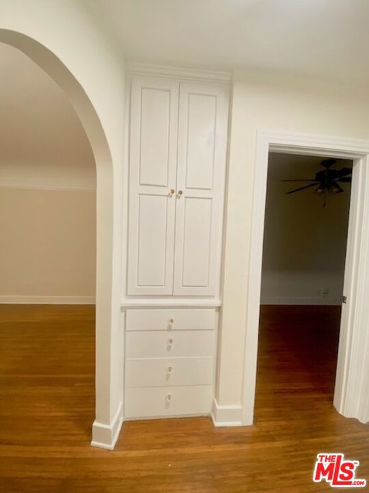 1040 N Sweetzer Avenue, West Hollywood CA: https://media.crmls.org/mediaz/76489626-4c7b-4f4f-b1bd-757a4ae5a721.jpg