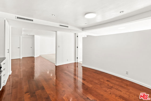 535 OCEAN Avenue, Santa Monica CA: https://media.crmls.org/mediaz/7648d159-bddf-46aa-95c7-98f71c15db69.jpg