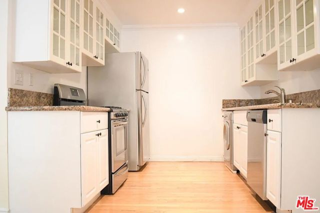 1119 22nd Street, Santa Monica CA: https://media.crmls.org/mediaz/76497813-6761-43ce-9cab-0751c92ceeb8.jpg