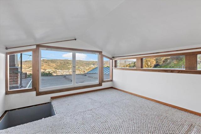 268 Olympian Way, Pacifica CA: https://media.crmls.org/mediaz/764a06b8-d2bc-4446-aedd-31691cbc8ef8.jpg