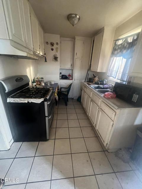 502 504 E Hemlock Street, Oxnard CA: https://media.crmls.org/mediaz/764a11d4-56d9-4900-b231-283f58da3e4a.jpg