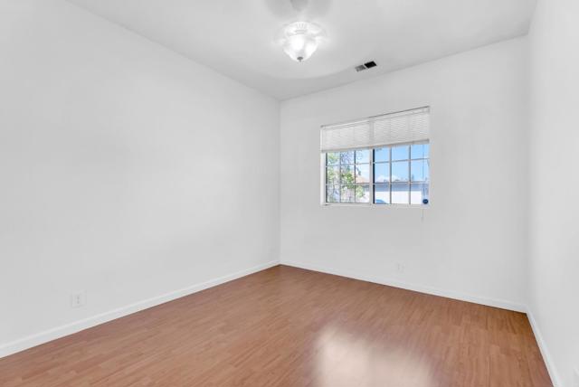 819 15th Street, Oakland CA: https://media.crmls.org/mediaz/764c2ec5-76b5-4bde-9546-5918fa106608.jpg