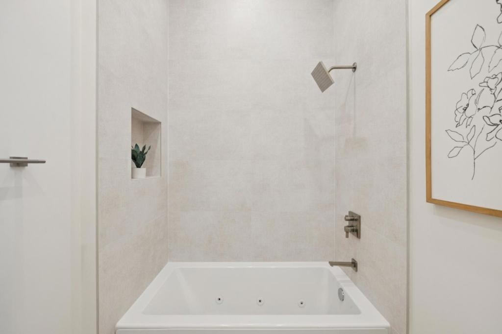 https://media.crmls.org/mediaz/764c9354-5b6b-4dd8-9d5a-328c3d0fb2eb.jpg?preset=X-Large