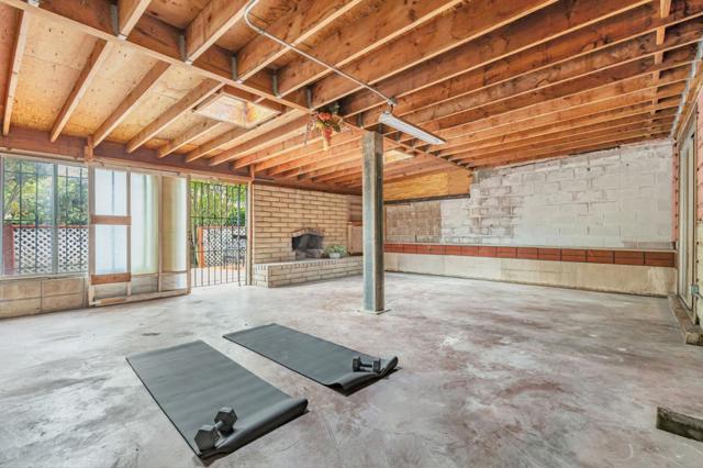 569 Chenery Street, San Francisco CA: https://media.crmls.org/mediaz/764c968d-3f8f-4e10-9d88-f64bc0929934.jpg