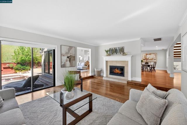 951 Redwood Dr, Danville CA: https://media.crmls.org/mediaz/764cc6c6-3ffb-4c65-9ab4-13386a25628b.jpg