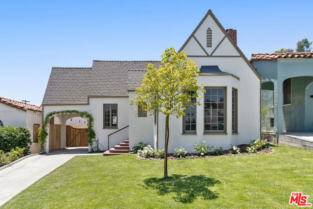 4772 Twining Street, Los Angeles CA: https://media.crmls.org/mediaz/764cdd04-3ffb-4018-a43f-fd99f3b42875.jpg