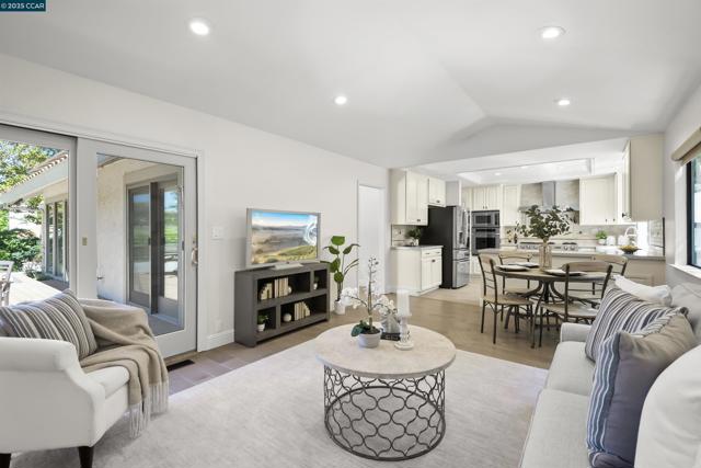 709 Liquidamber Pl, Danville CA: https://media.crmls.org/mediaz/764dba5d-5be4-4bbd-8d48-00772a9ab33a.jpg