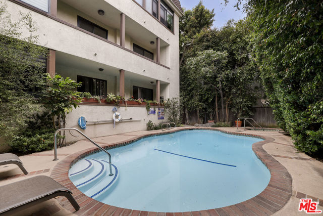 11939 Gorham Avenue, Los Angeles CA: https://media.crmls.org/mediaz/764e0543-022e-41a9-9d6f-4421220fe874.jpg
