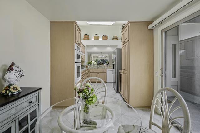 6375 Via Cabrera, La Jolla CA: https://media.crmls.org/mediaz/764e0fa5-85b5-4a80-8944-ad8eadb9913e.jpg