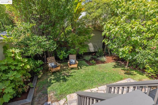 1071 Harvard Rd, Piedmont CA: https://media.crmls.org/mediaz/764e3374-9df8-4b99-a703-493e22b8f733.jpg